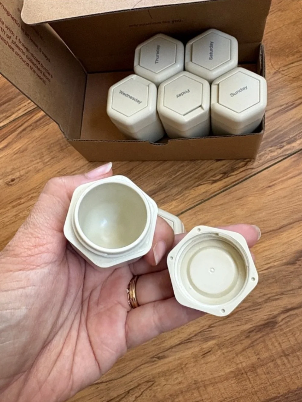 BRAND NEW Cadence magnetic travel storage capsules - 7 day weekly set